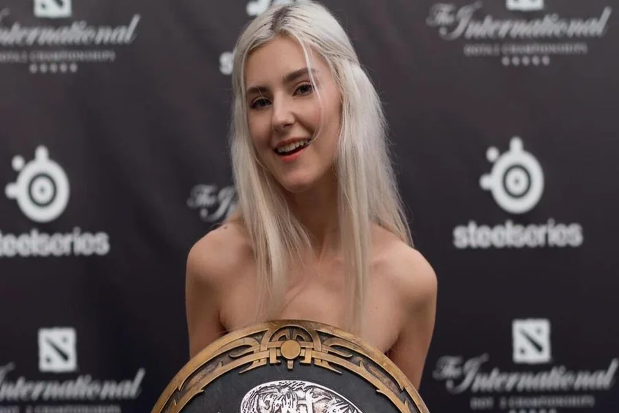 Eva Elfie Leaks Internet Goes Wild After Mysterious Clip Surfaces!